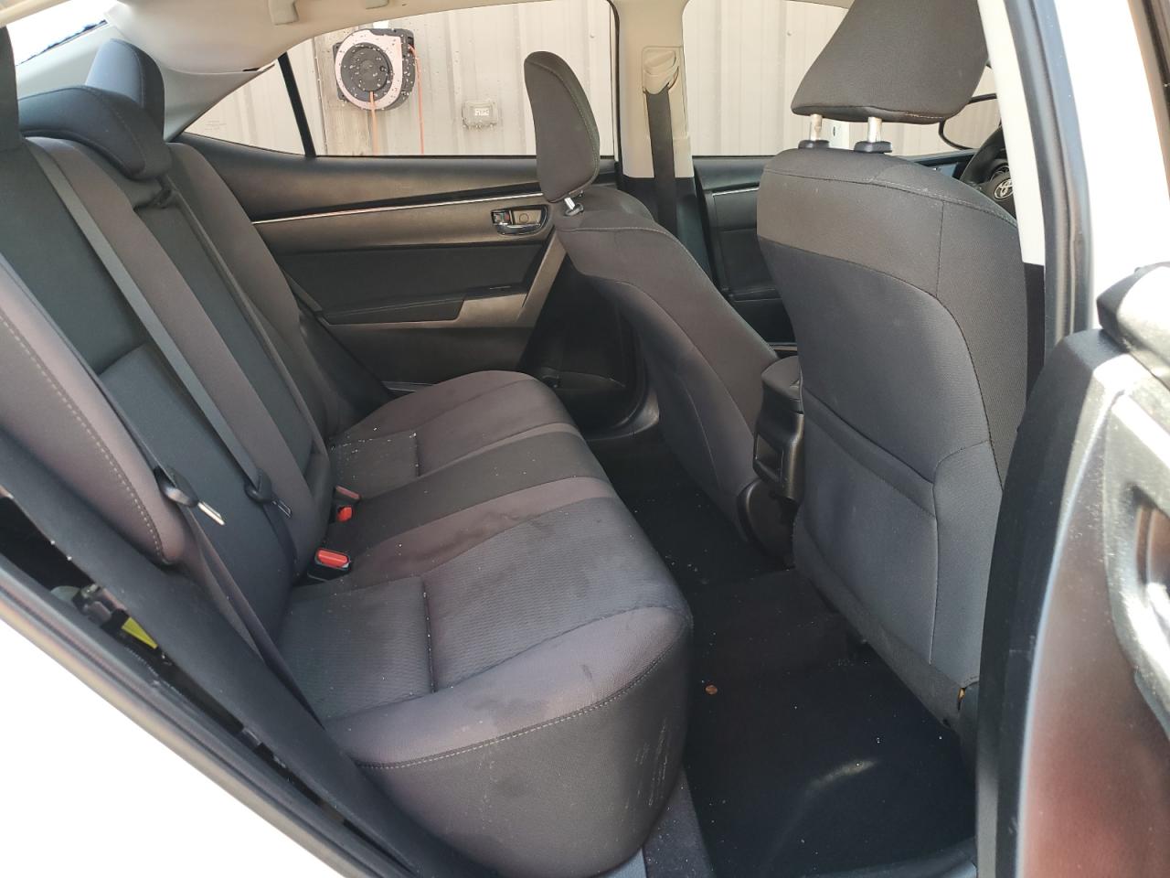 2018 Toyota Corolla L VIN: 5YFBURHE3JP771383 Lot: 62993225