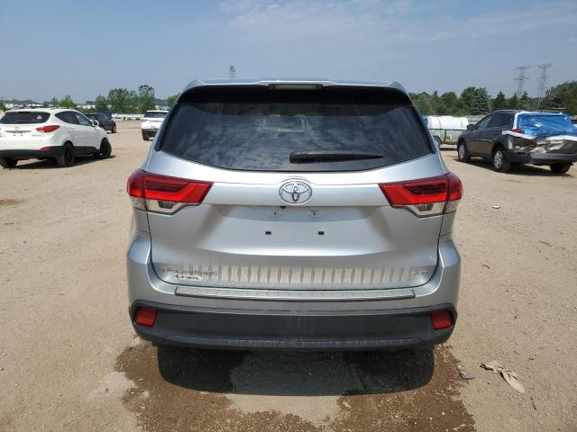  TOYOTA HIGHLANDER 2018 Серебристый