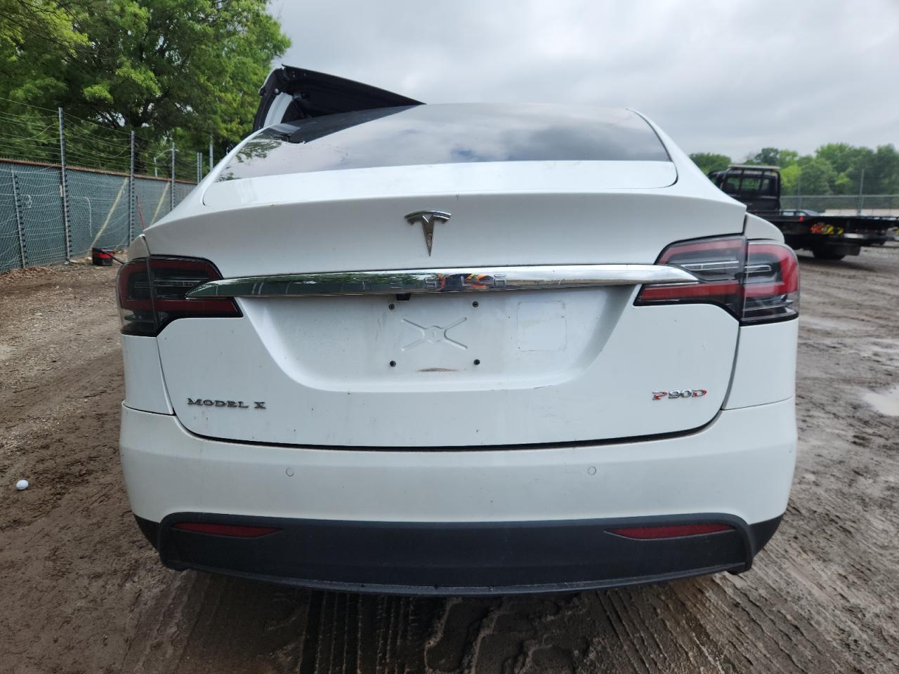 2016 Tesla Model X VIN: 5YJXCBE45GFS00266 Lot: 61566665