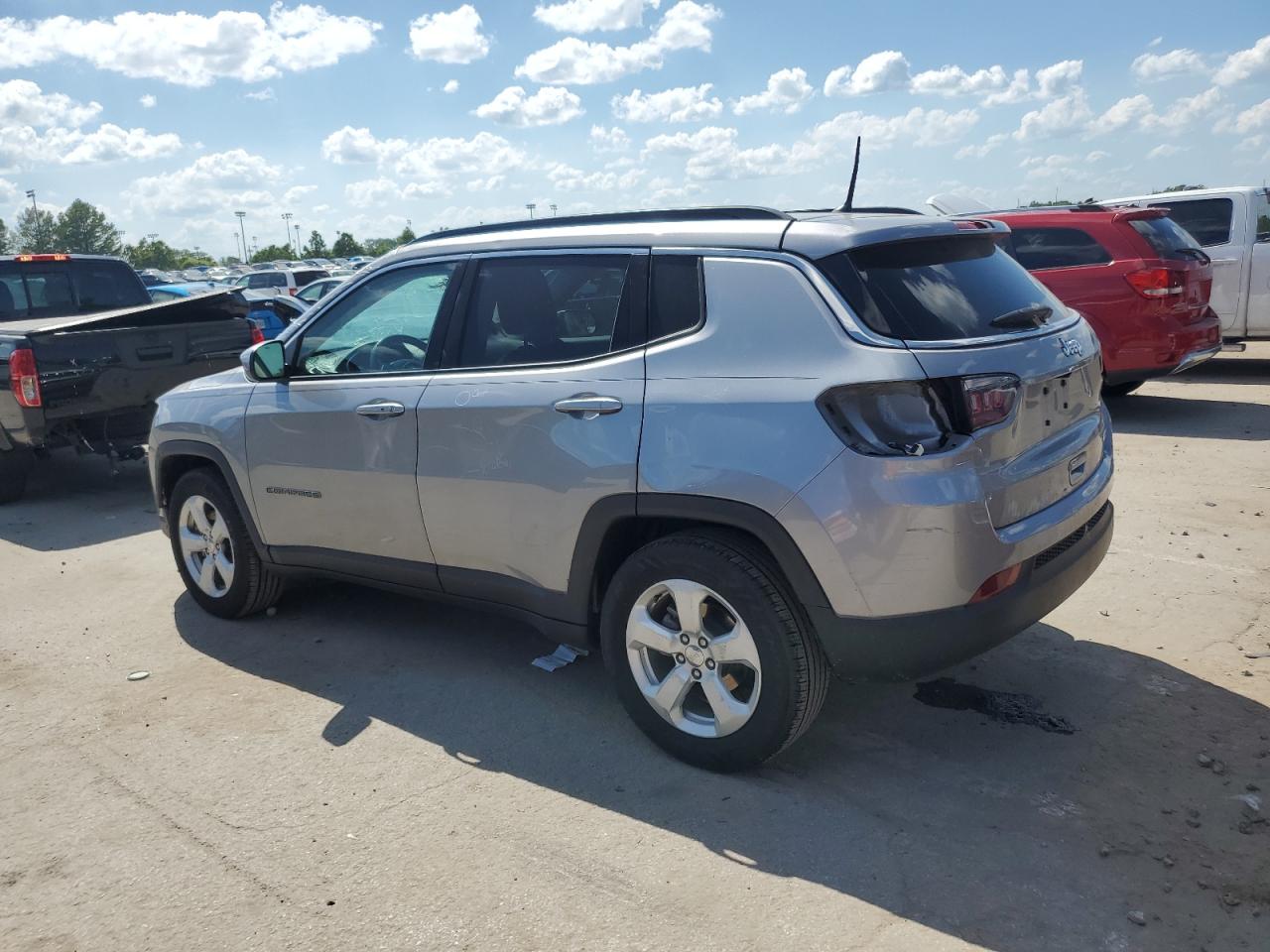 JEEP COMPASS 2018 VIN 3C4NJCBB8JT503203 photo 2