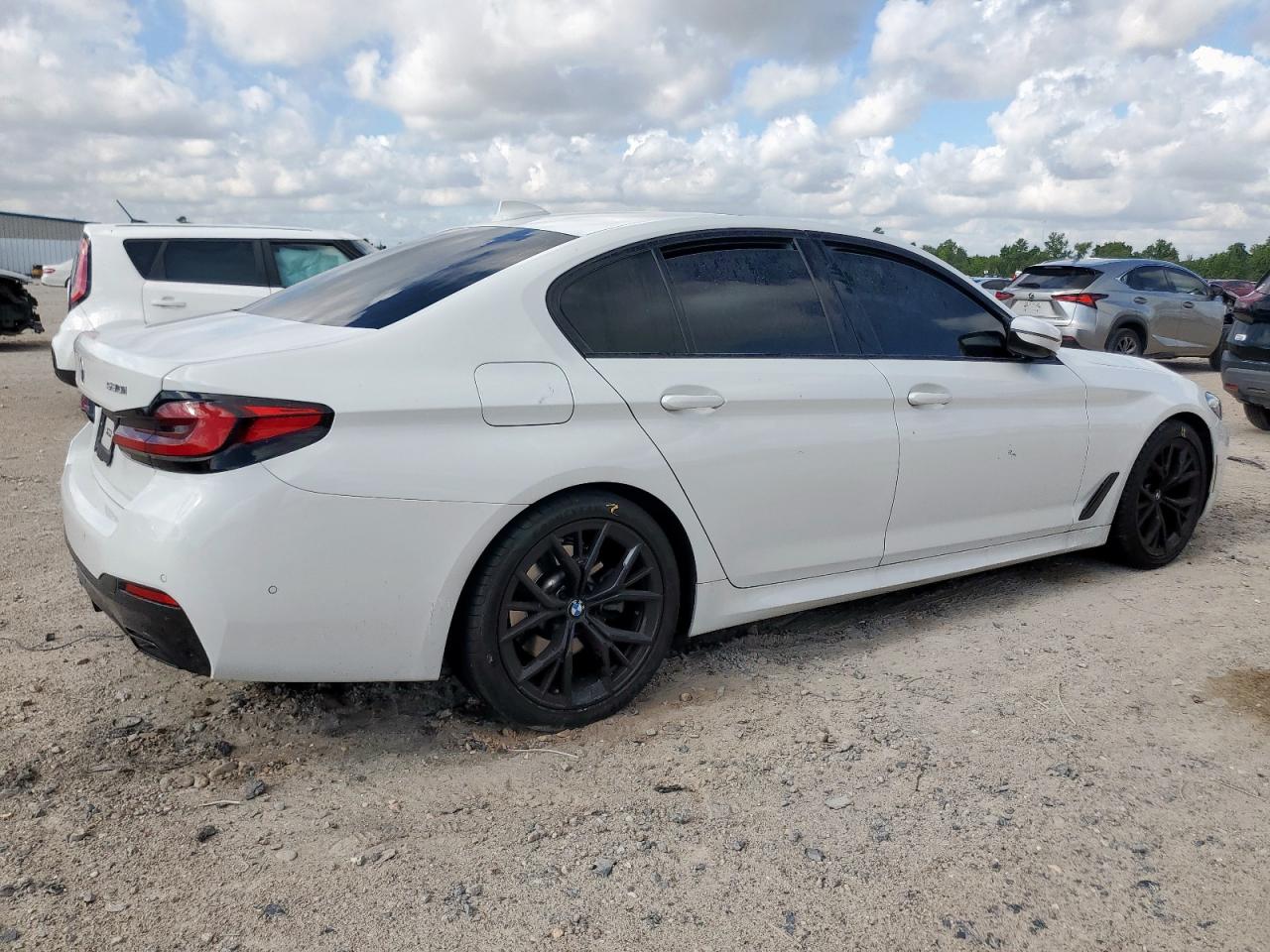 BMW 5 SERIES 2022 VIN WBA53BH03NCJ21136 фото 3