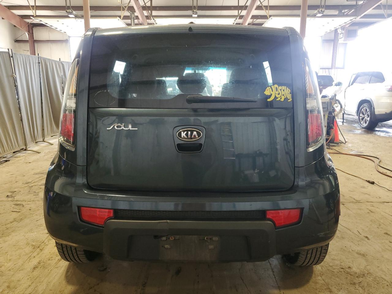 2011 Kia Soul + VIN: KNDJT2A28B7330308 Lot: 62142095
