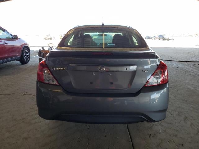  NISSAN VERSA 2017 Szary