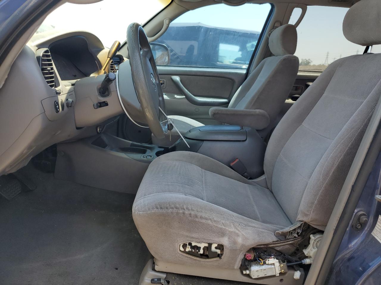2003 Toyota Sequoia Sr5 VIN: 5TDZT34A33S190476 Lot: 61876175