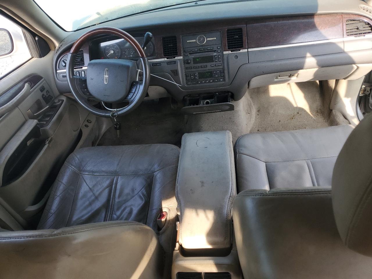 2010 Lincoln Town Car Signature Limited VIN: 2LNBL8CVXAX631648 Lot: 59781235