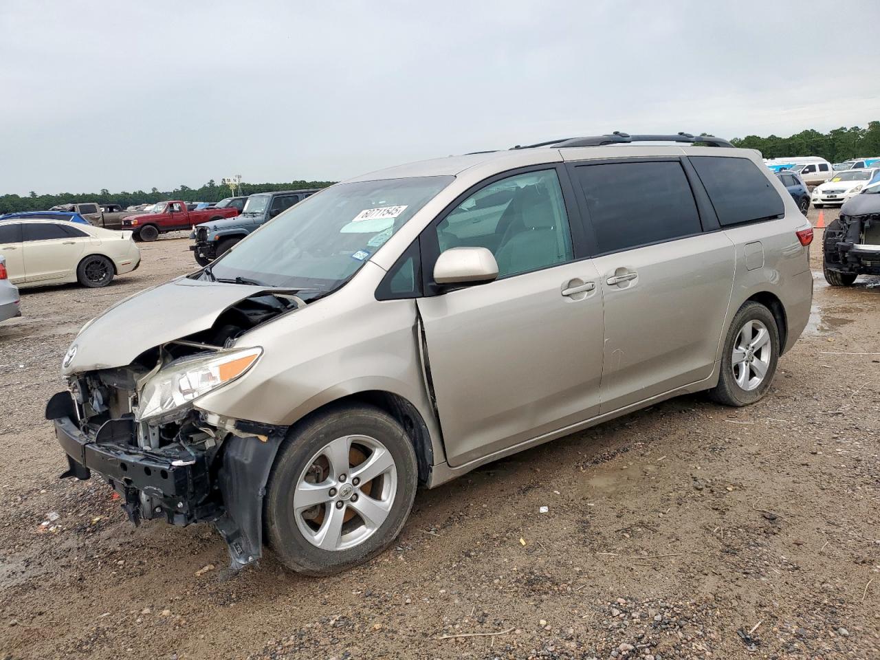 2016 Toyota Sienna Le for Sale in Houston, TX - Front End