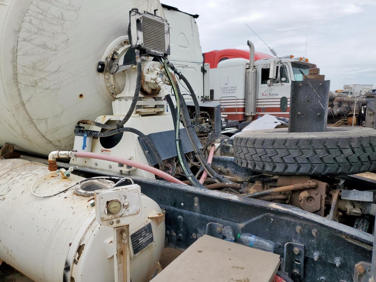 2016 International Work Star 7600 Ready Mix Truck VIN: 3HTGRSNT2GN746490 Lot: 62710065