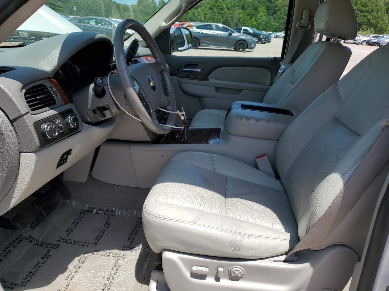 2010 Chevrolet Tahoe K1500 Ltz VIN: 1GNUKCE08AR226233 Lot: 61433135