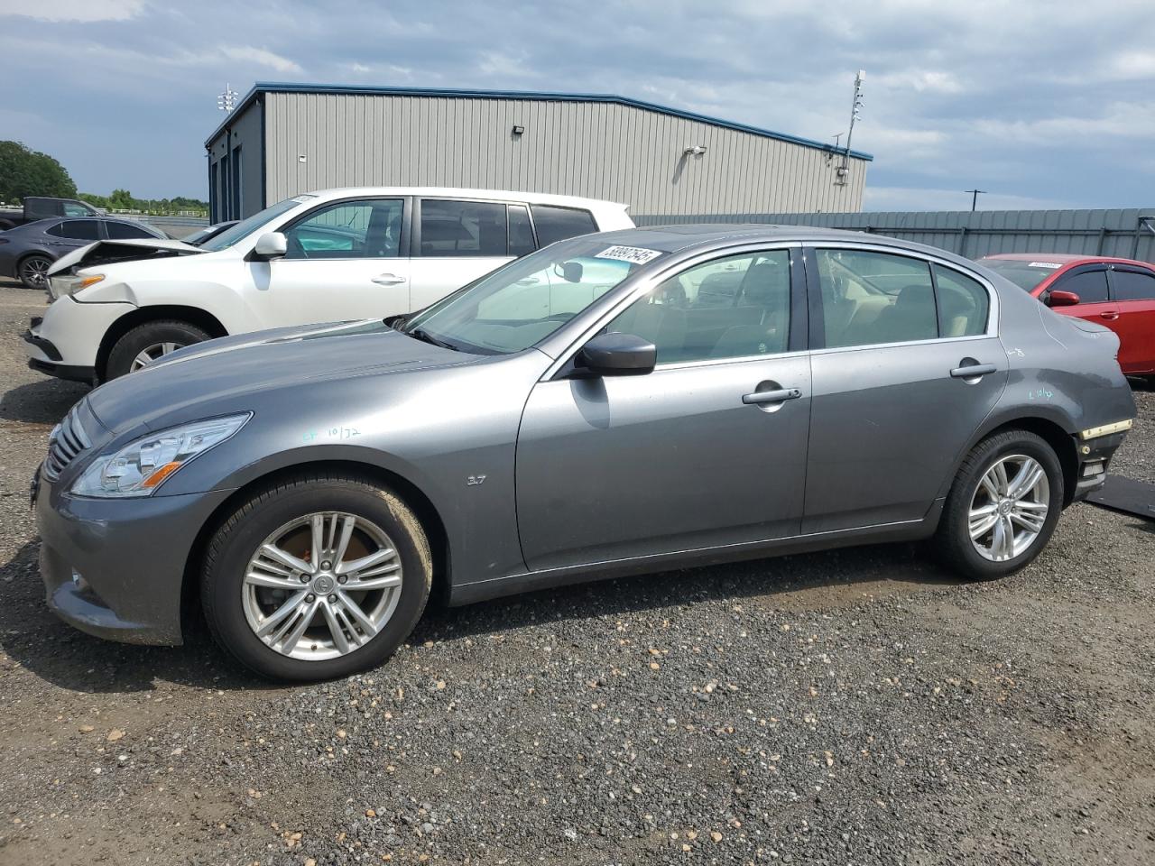 2015 Infiniti Q40