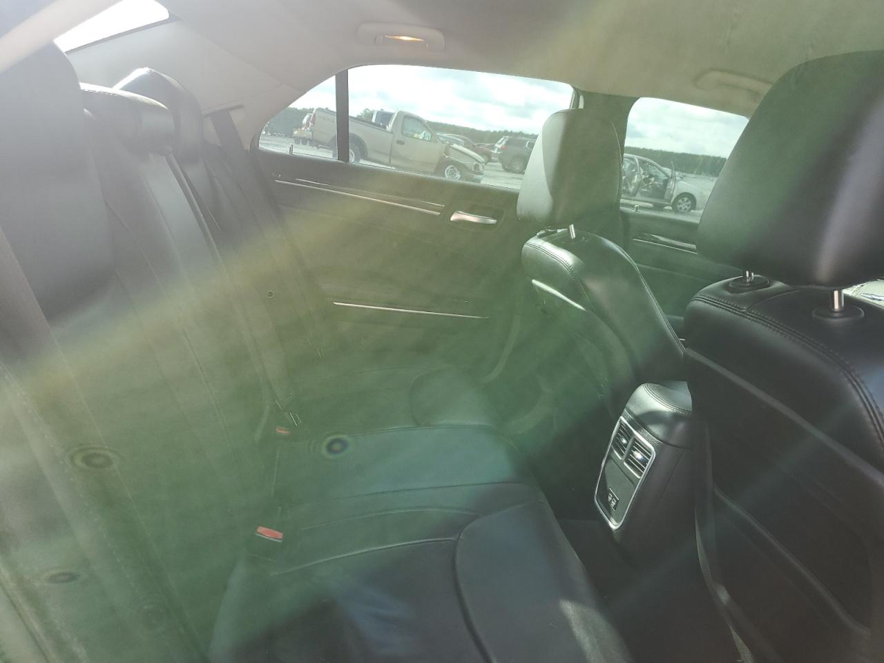 2015 Chrysler 300 Limited VIN: 2C3CCAAG6FH920603 Lot: 61218455