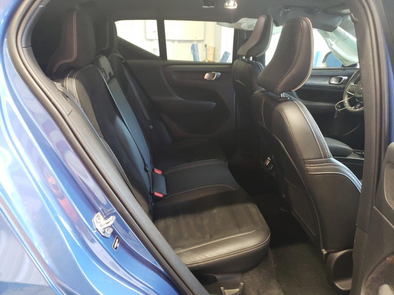 2021 Volvo Xc40 T5 R-Design VIN: YV4162UM0M2475912 Lot: 61825385