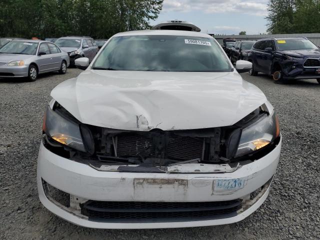  VOLKSWAGEN PASSAT 2013 White