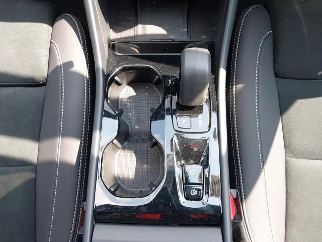 2025 VOLVO XC40 + B4