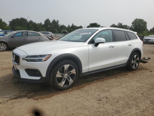 2021 Volvo V60 Cross Country T5 Momentum