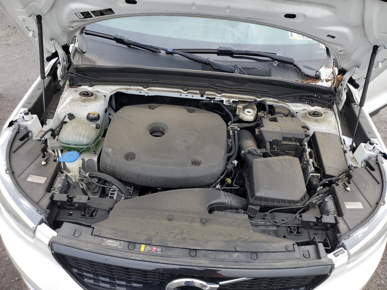 2020 Volvo Xc40 T5 R-Design VIN: YV4162UM2L2304920 Lot: 61303985