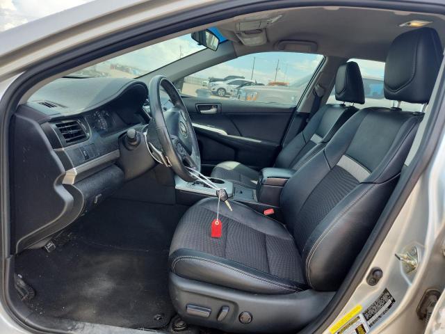 Sedans TOYOTA CAMRY 2013 Srebrny