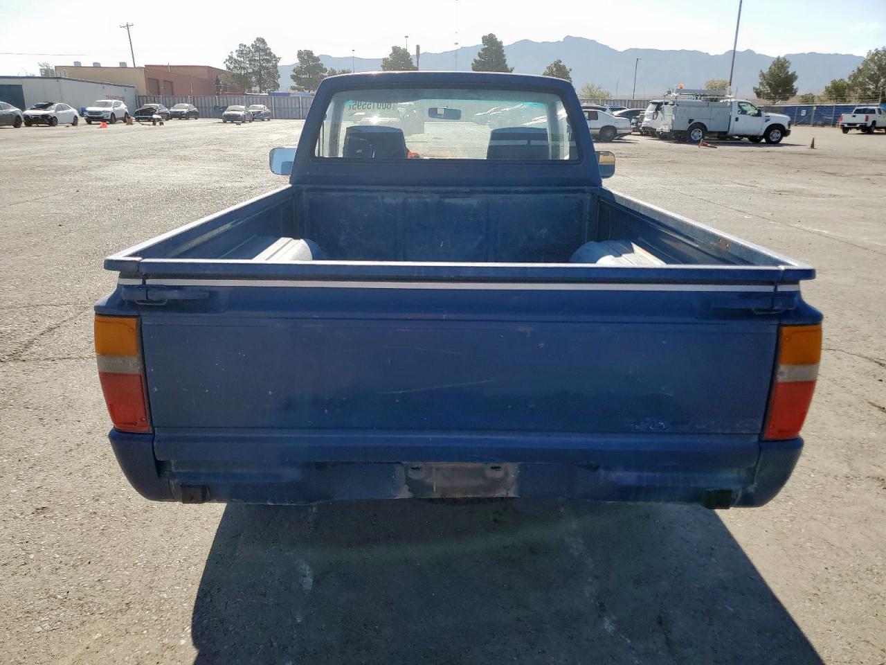 1987 Toyota Pickup 1/2 Ton Rn50 VIN: JT4RN50RXH0304727 Lot: 60015595