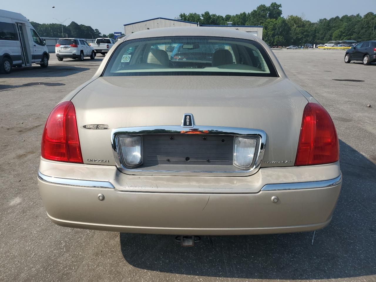 2005 Lincoln Town Car Signature Limited VIN: 1LNHM82WX5Y664771 Lot: 60664305