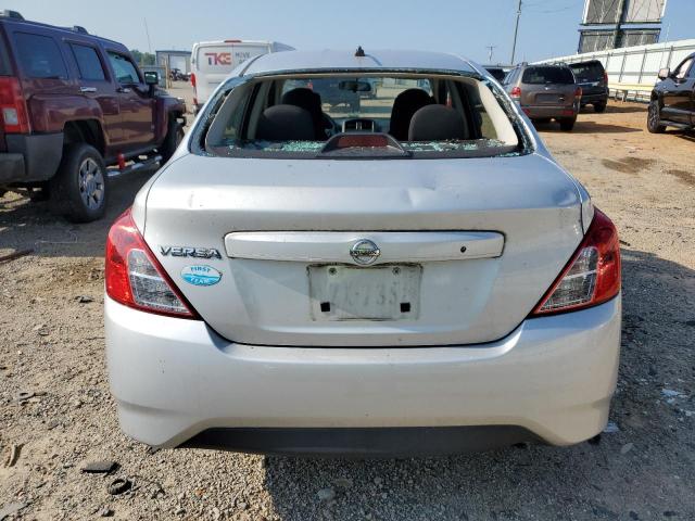  NISSAN VERSA 2015 Серебристый