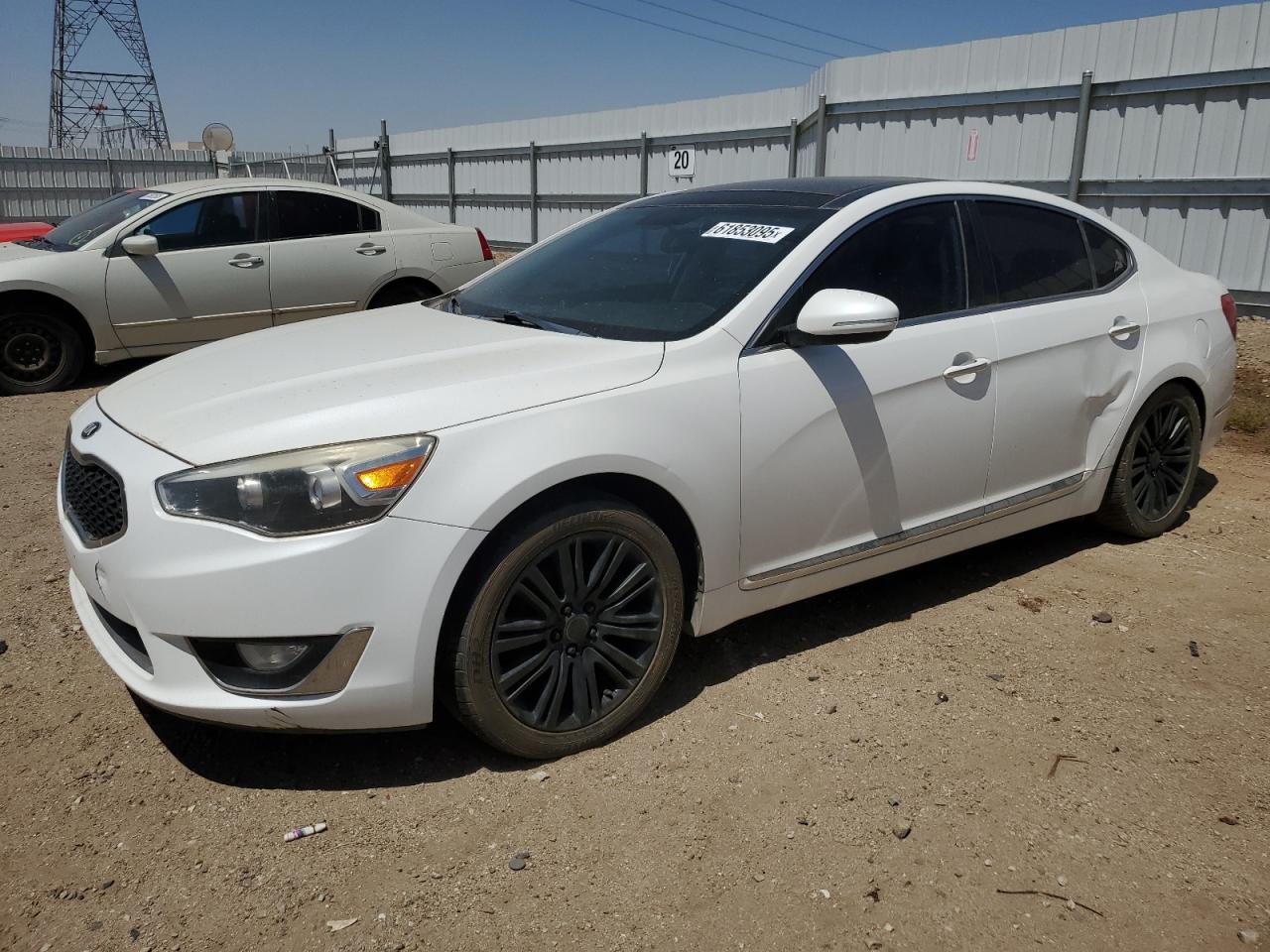 2016 Kia Cadenza Luxury продається в Adelanto, CA - Side