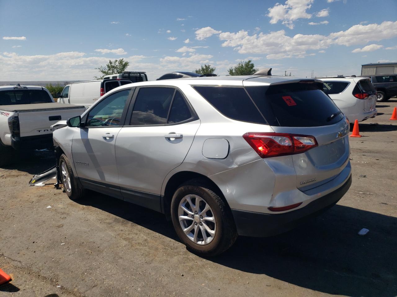 CHEVROLET EQUINOX 2020 VIN 3GNAXHEVXLS704889 photo 2