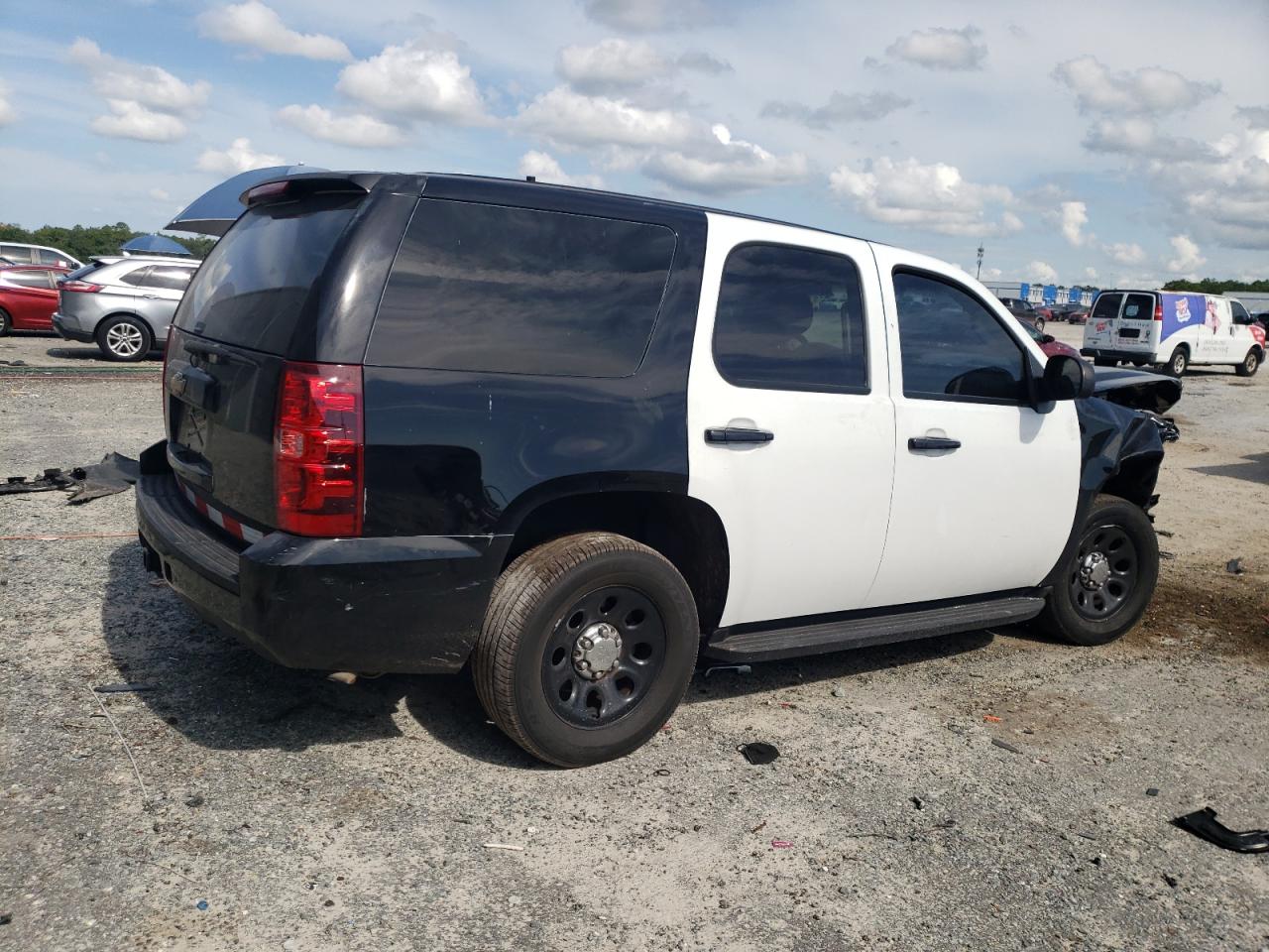 CHEVROLET TAHOE 2011 VIN 1GNLC2E0XBR344000 фото 3
