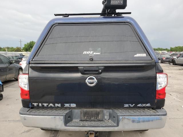  NISSAN TITAN 2017 Czarny