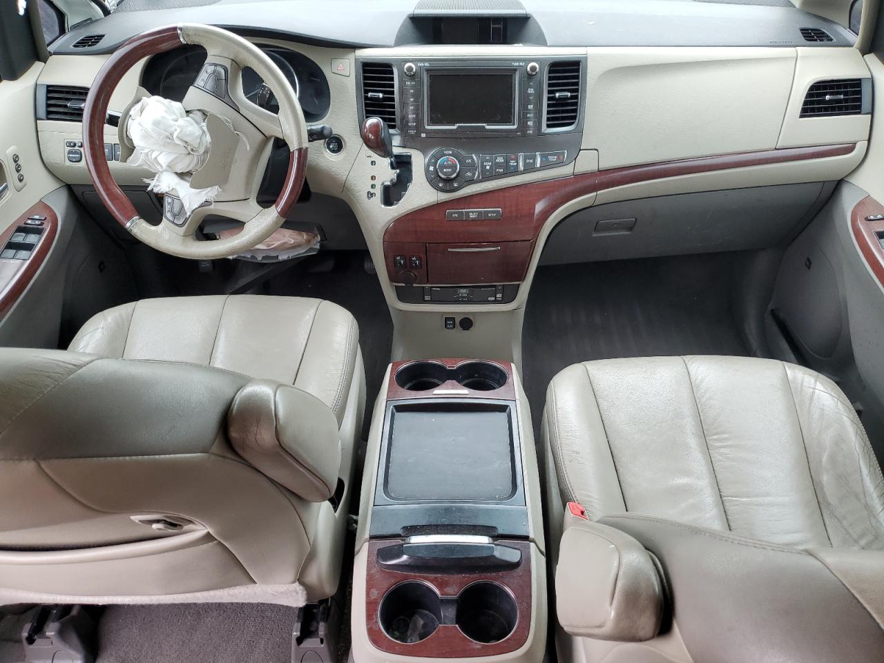 2011 Toyota Sienna Xle VIN: 5TDDK3DC8BS004931 Lot: 62487305