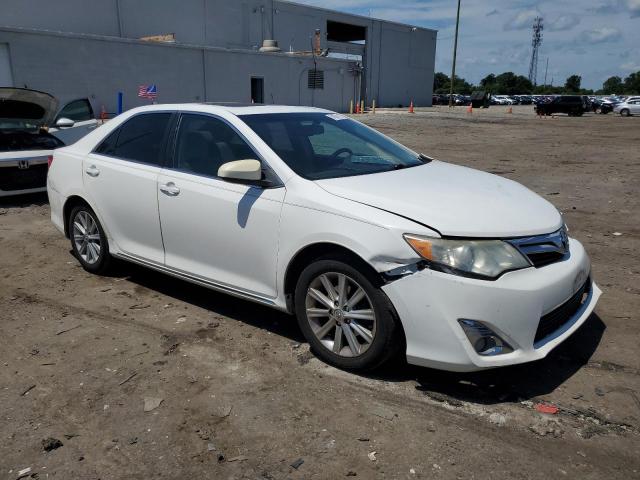  TOYOTA CAMRY 2013 Biały