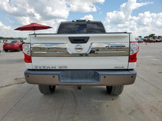 Pickups NISSAN TITAN 2016 Biały