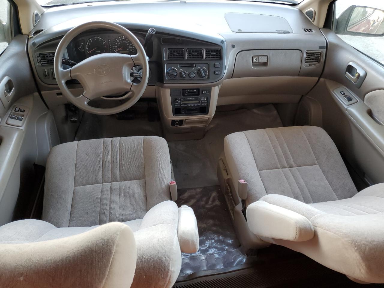 1998 Toyota Sienna Le VIN: 4T3ZF13C2WU030672 Lot: 58856055