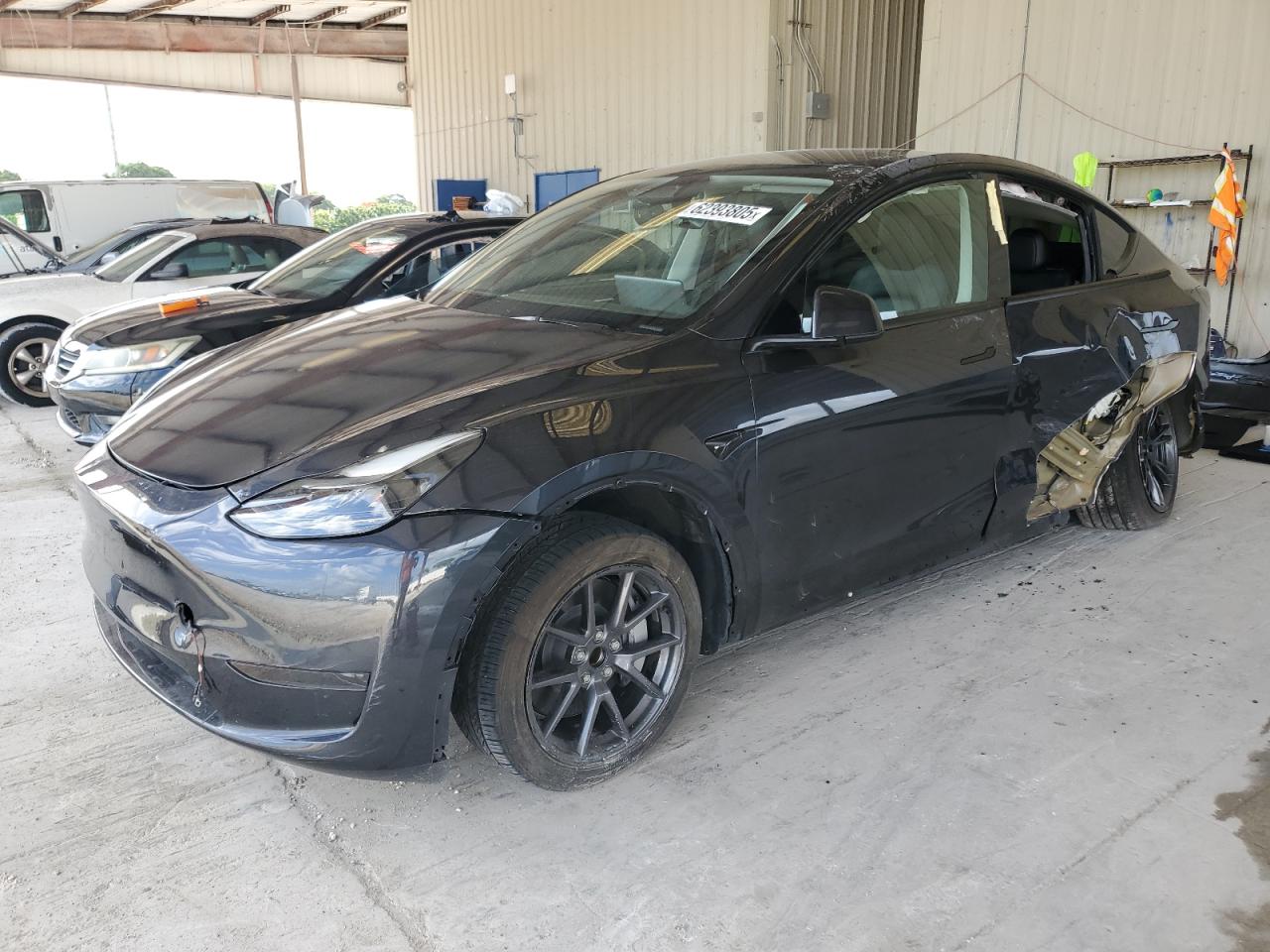 TESLA MODEL Y 2024 VIN 7SAYGDED4RF102968