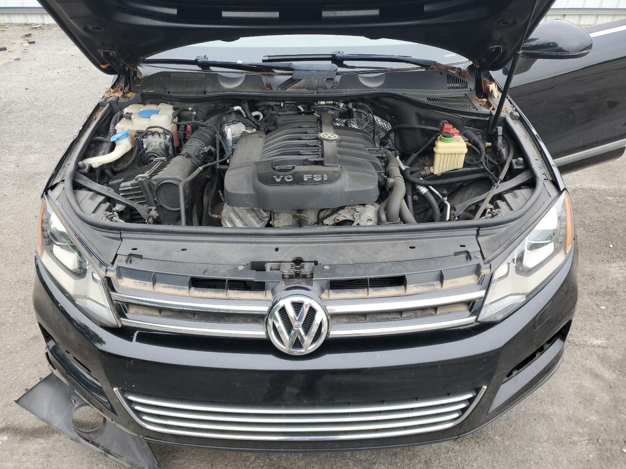 2013 Volkswagen Touareg V6 VIN: WVGEF9BP5DD000587 Lot: 62631575