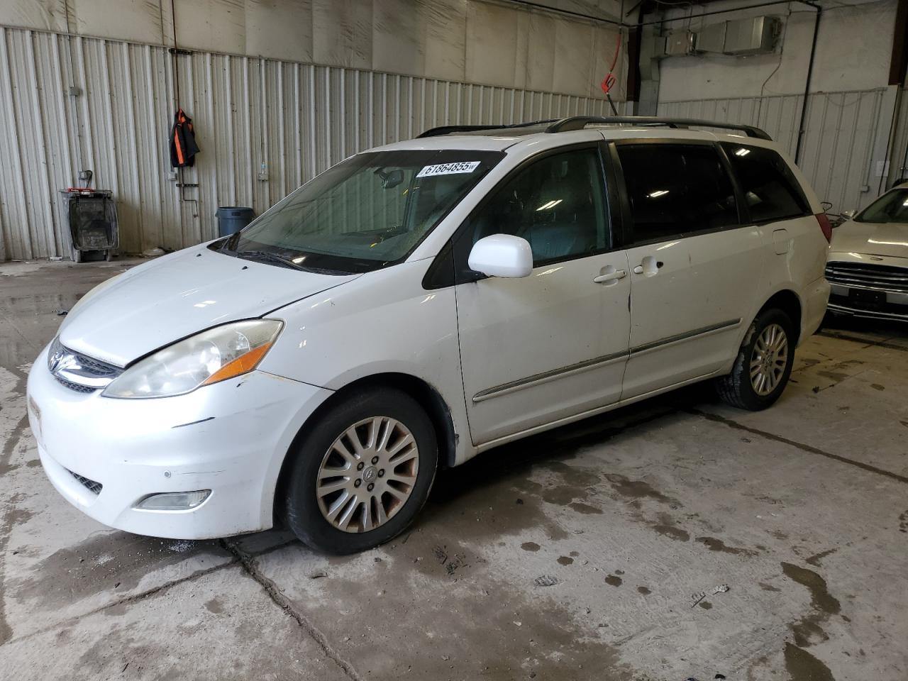 2008 Toyota Sienna Xle for Sale in Franklin, WI - Minor Dent/Scratches