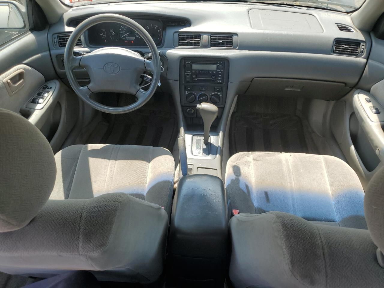 2000 Toyota Camry Ce VIN: 4T1BG22K0YU010557 Lot: 62556385
