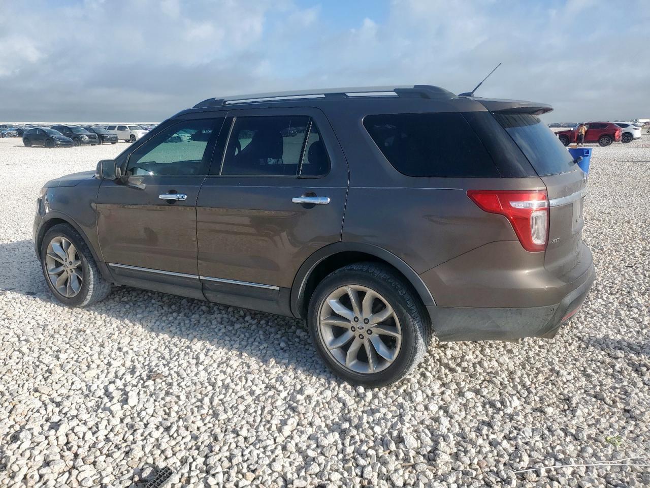 FORD EXPLORER 2015 VIN 1FM5K7D89FGB10436 photo 2