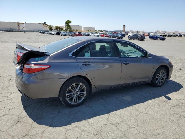 Sedans TOYOTA CAMRY 2016 Szary