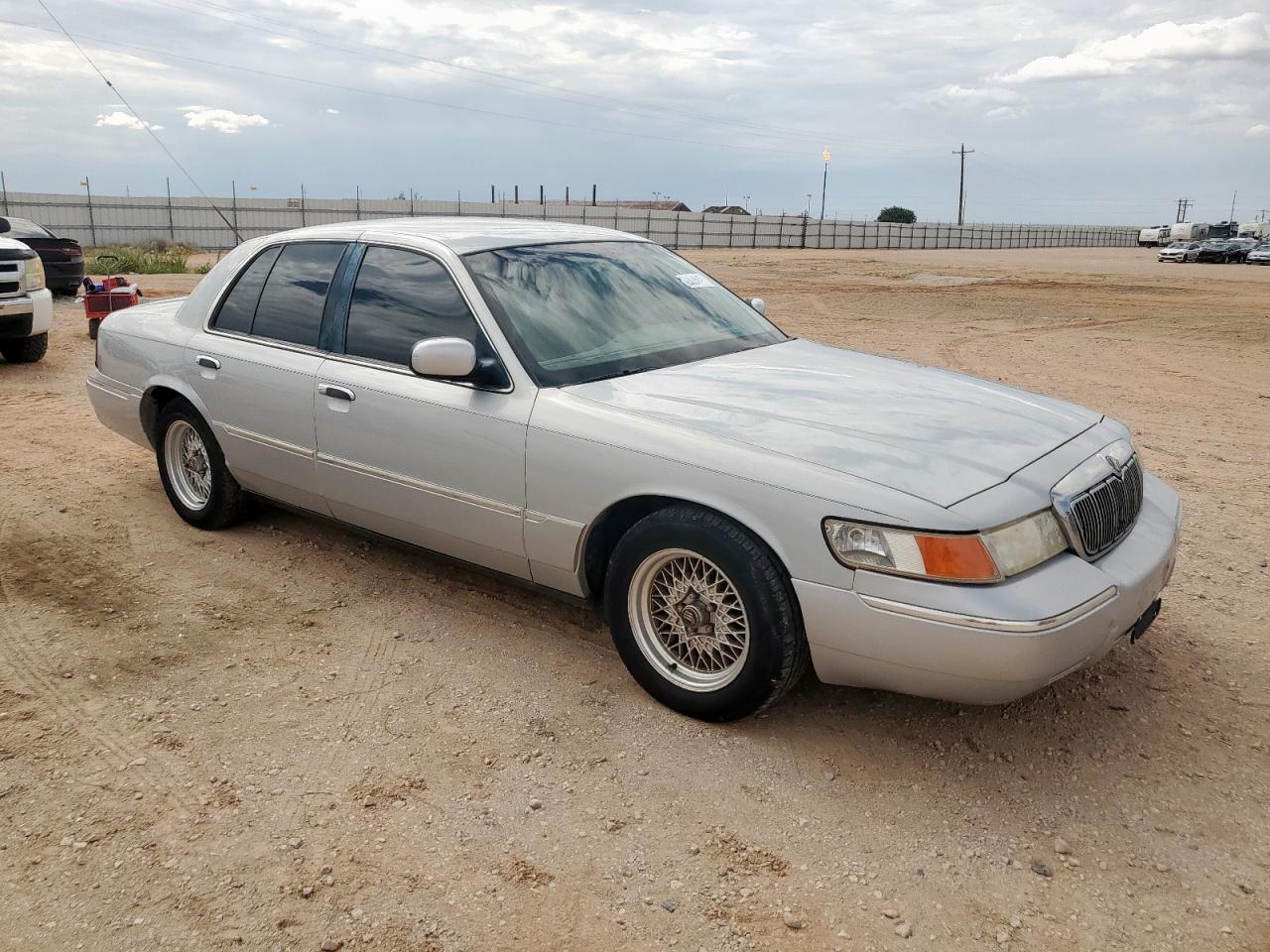 MERCURY GRMARQUIS 2001 VIN 2MEFM75W71X685071 zdjęcie 4
