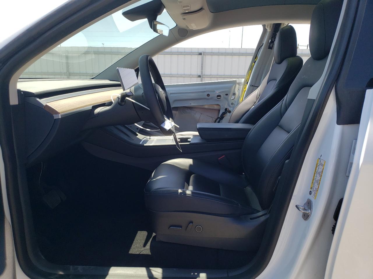 2023 Tesla Model Y VIN: 7SAYGDEE0PF637947 Lot: 61927575