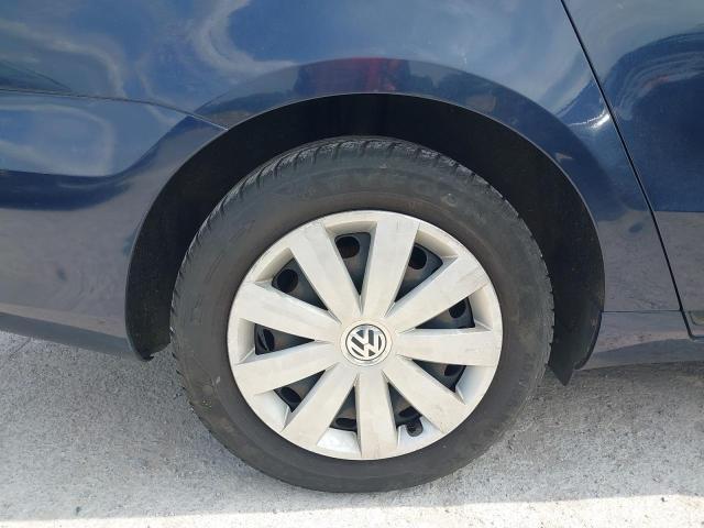 2013 VOLKSWAGEN PASSAT BLU
