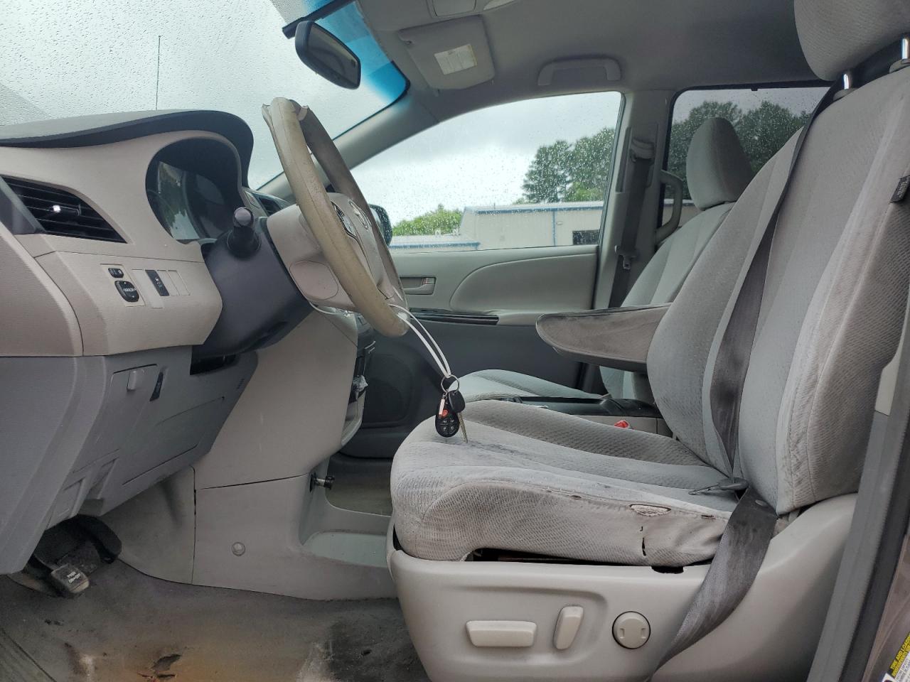 2011 Toyota Sienna Le VIN: 5TDKK3DC1BS033095 Lot: 61135465
