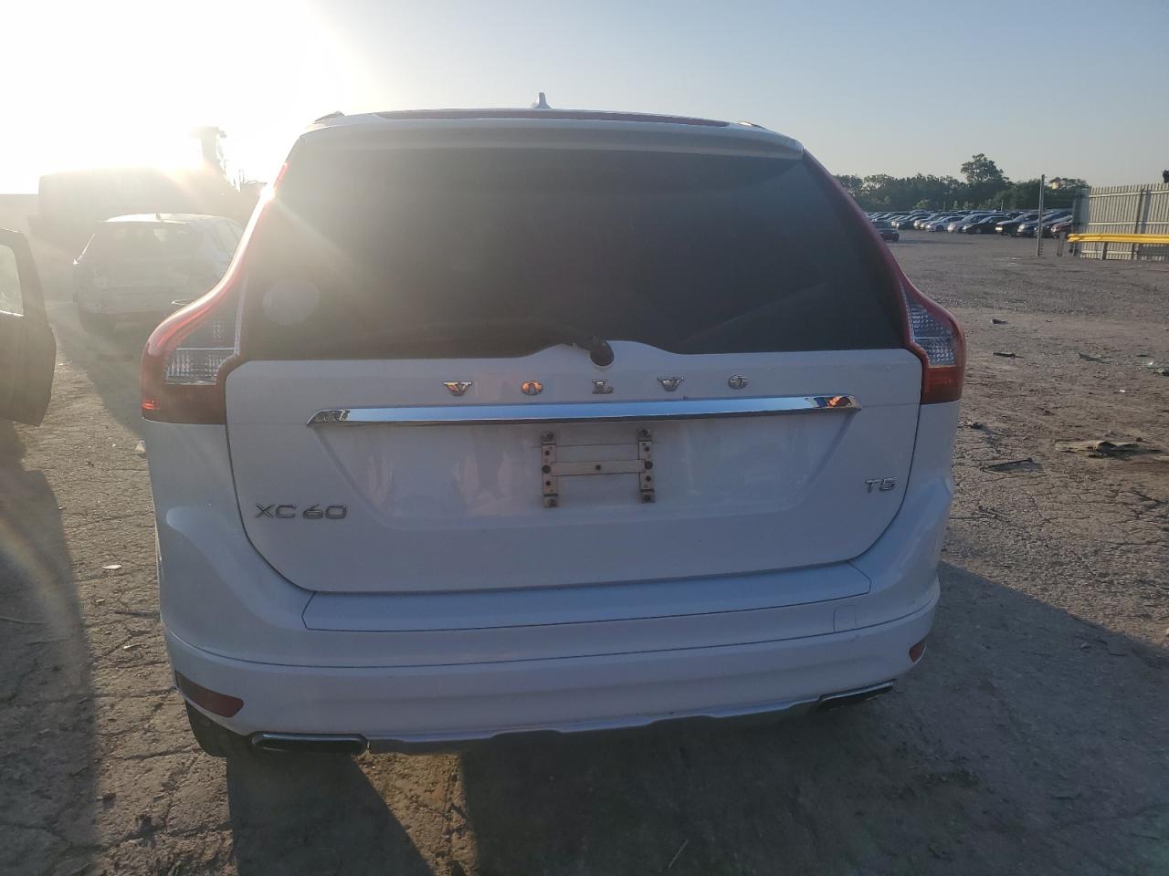 2015 Volvo Xc60 T5 Premier VIN: YV426MDB6F2590533 Lot: 61770215