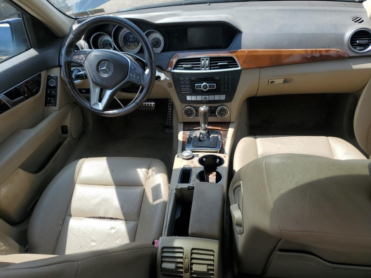 MERCEDES-BENZ C-CLASS 2012 VIN WDDGF8BB7CR230330 photo 8