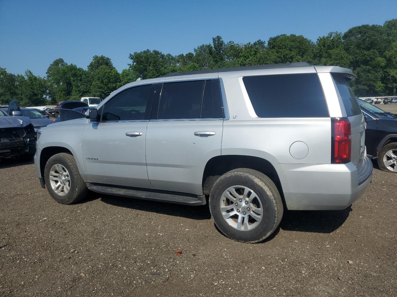 CHEVROLET TAHOE 2019 VIN 1GNSKBKC8KR163118 фото 2