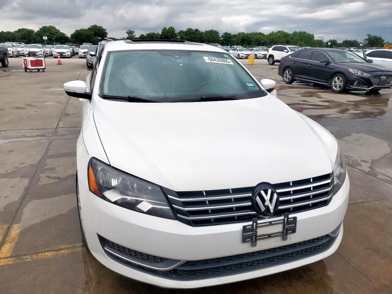 Седаны VOLKSWAGEN PASSAT 2014 Белы