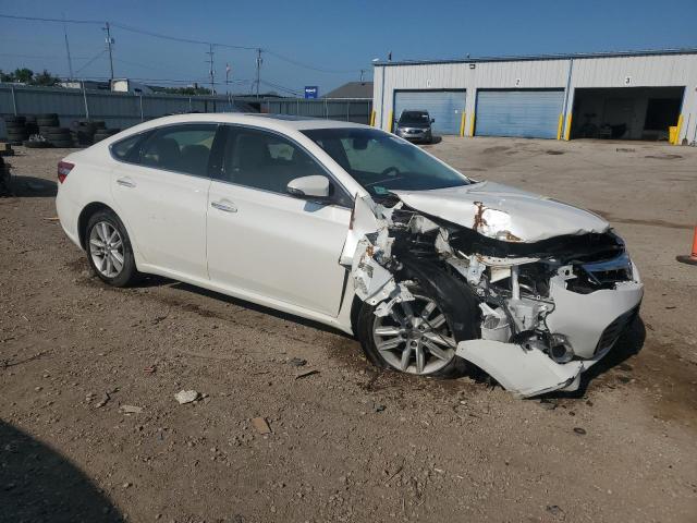 Sedans TOYOTA AVALON 2013 White