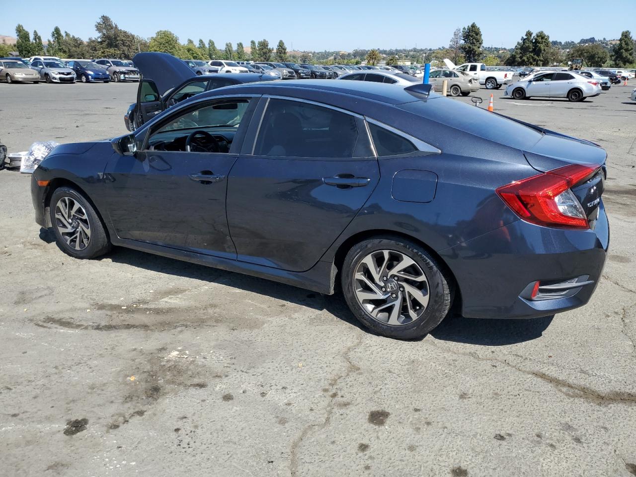 HONDA CIVIC 2018 VIN 2HGFC2F76JH524303 фото 2
