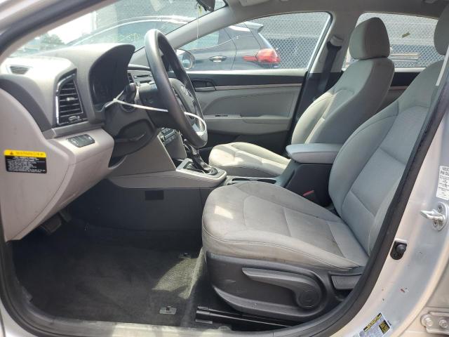 Sedans HYUNDAI ELANTRA 2017 Srebrny