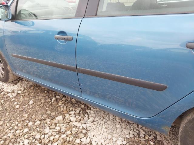 2006 VOLKSWAGEN GOLF FSI S