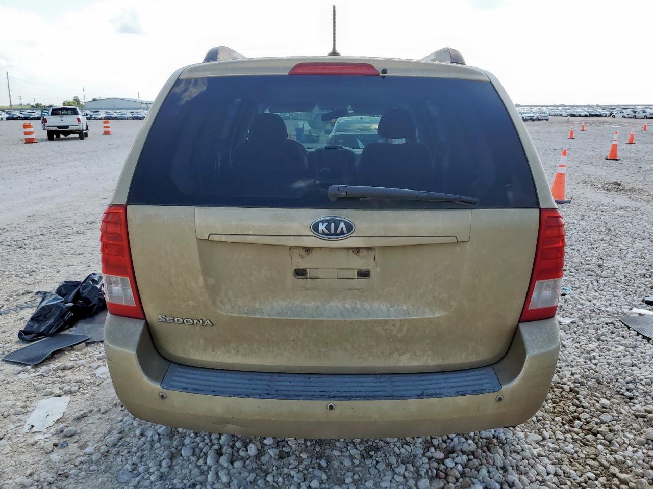 2011 Kia Sedona Lx VIN: KNDMG4C70B6375223 Lot: 61096755
